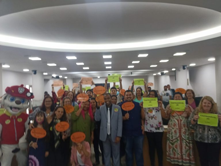 Prof. Josemar homenageia protetores animais em sessão solene.