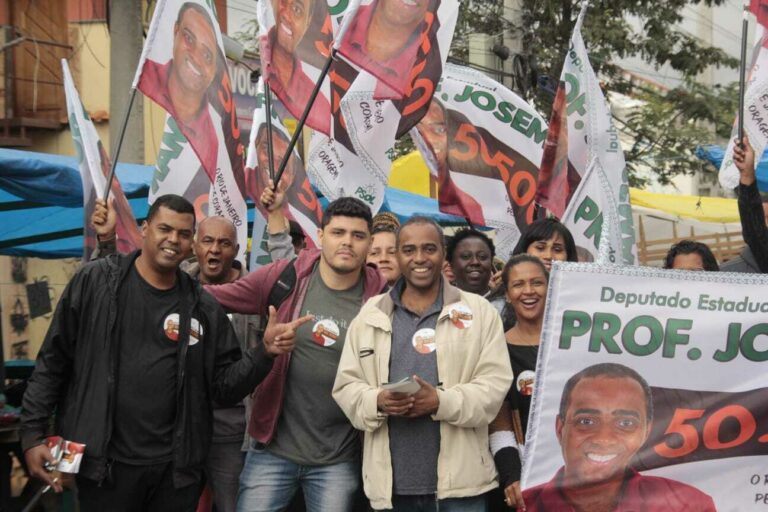 Prof. Josemar faz caminhada pela feira do Gradim