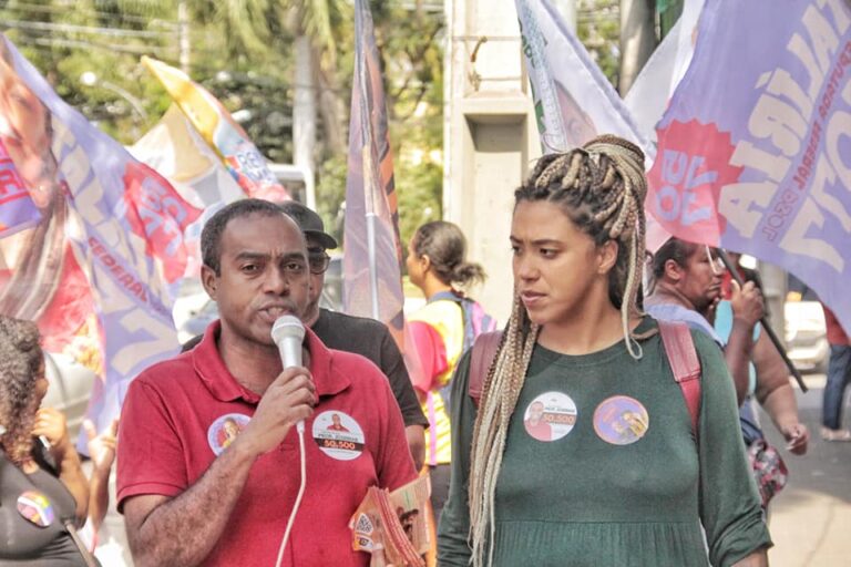 Prof. Josemar e Talíria fazem caminhada pelo centro de São Gonçalo