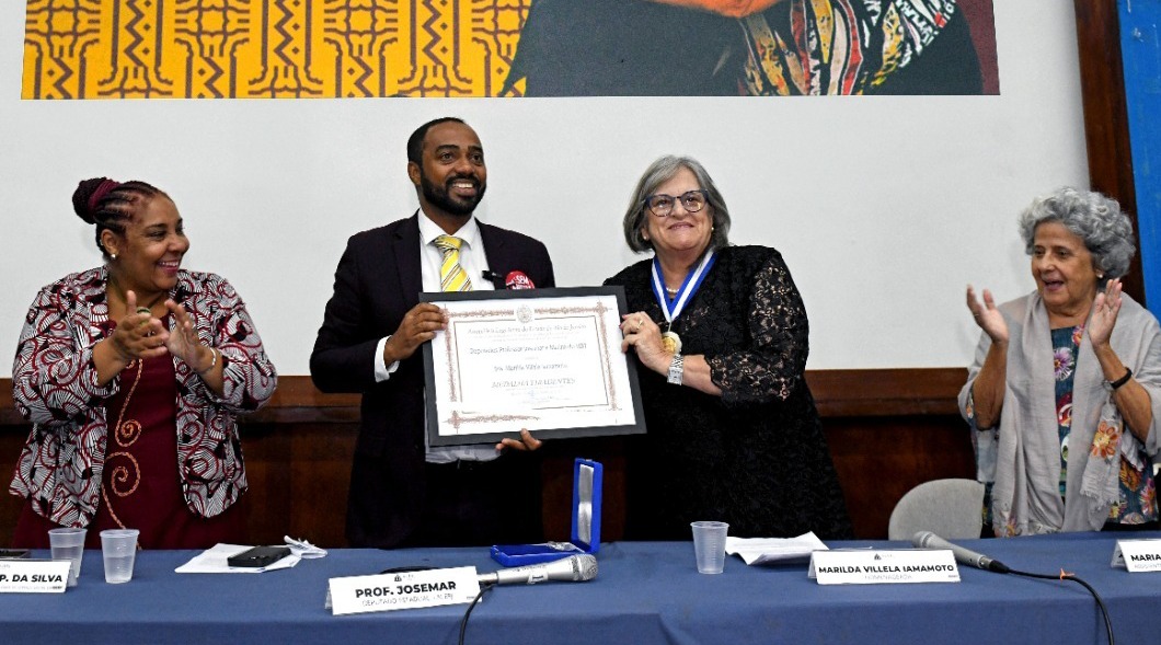 Professora Marilda Iamamoto recebe Medalha Tiradentes por iniciativa do deputado Professor Josemar (PSOL)