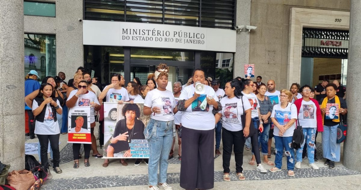 Deputado Prof. Josemar reitera apoio a mães e familiares vítimas da violência estatal em manifestação em frente ao Ministério Público