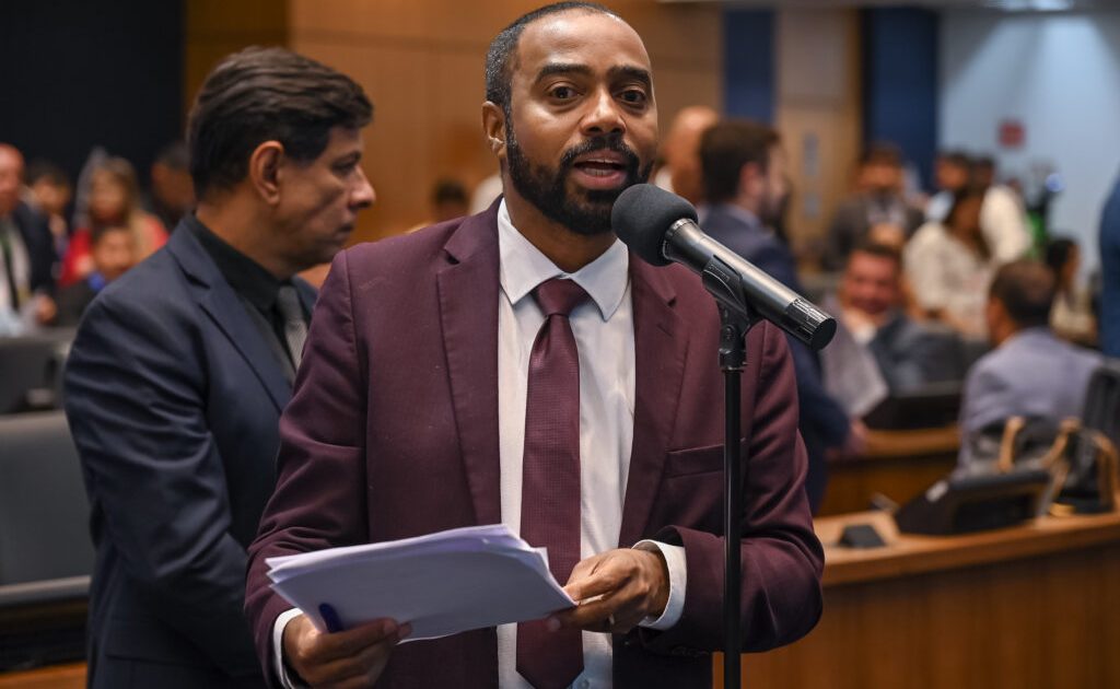 Deputado Professor Josemar (PSOL) cogita condução coercitiva para cumprimento de convocação de Washington Reis na Alerj