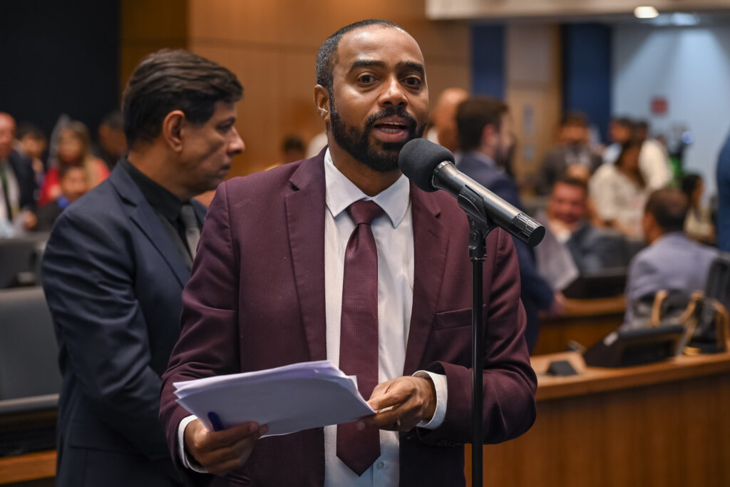 Deputado Professor Josemar (PSOL) cogita condução coercitiva para cumprimento de convocação de Washington Reis na Alerj