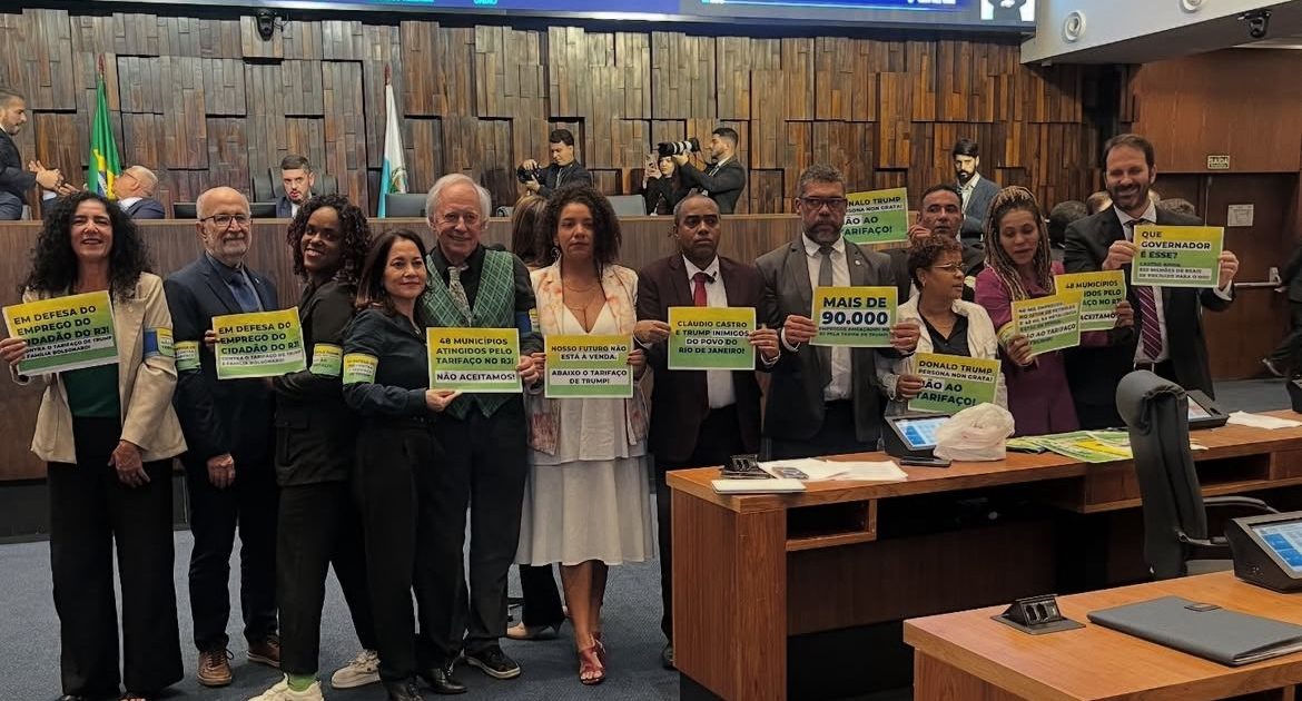Deputados estaduais da oposição protestam na Alerj contra o tarifaço de Trump e suas consequências para o Estado do Rio de Janeiro