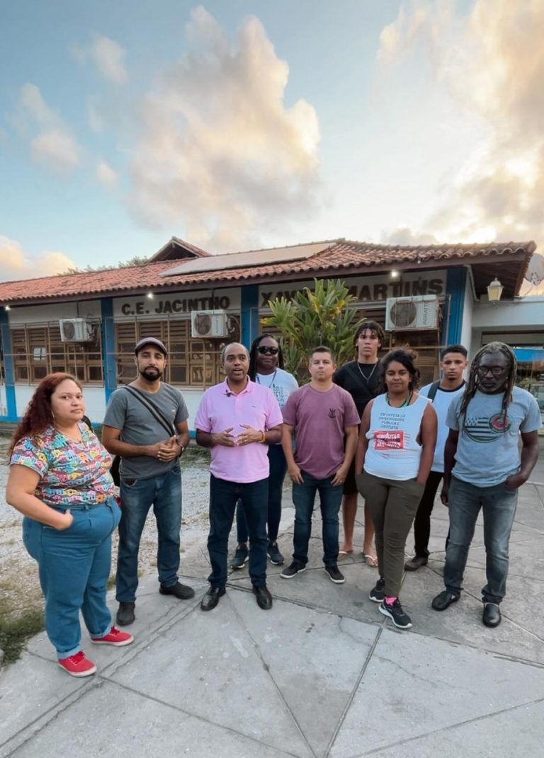 Deputado Prof. Josemar (PSOL) defende melhoria na rede de educação e combate ao racismo religioso em visita a Rio das Ostras
