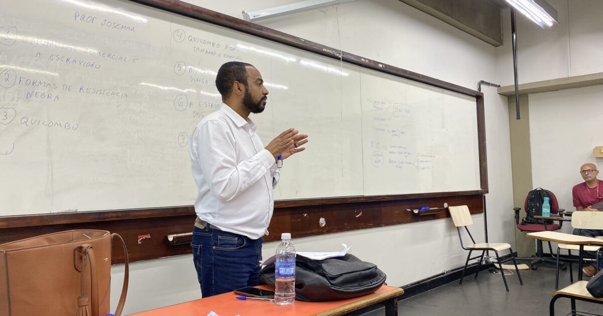 Neste dia dos Professores celebro a resistência de quem transforma o futuro pela educação