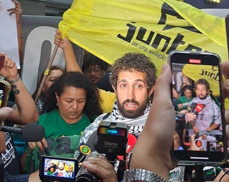 Ativista Nico Calabrese, da Flotilha Global Sumud, retorna ao Brasil após ser sequestrado por Israel