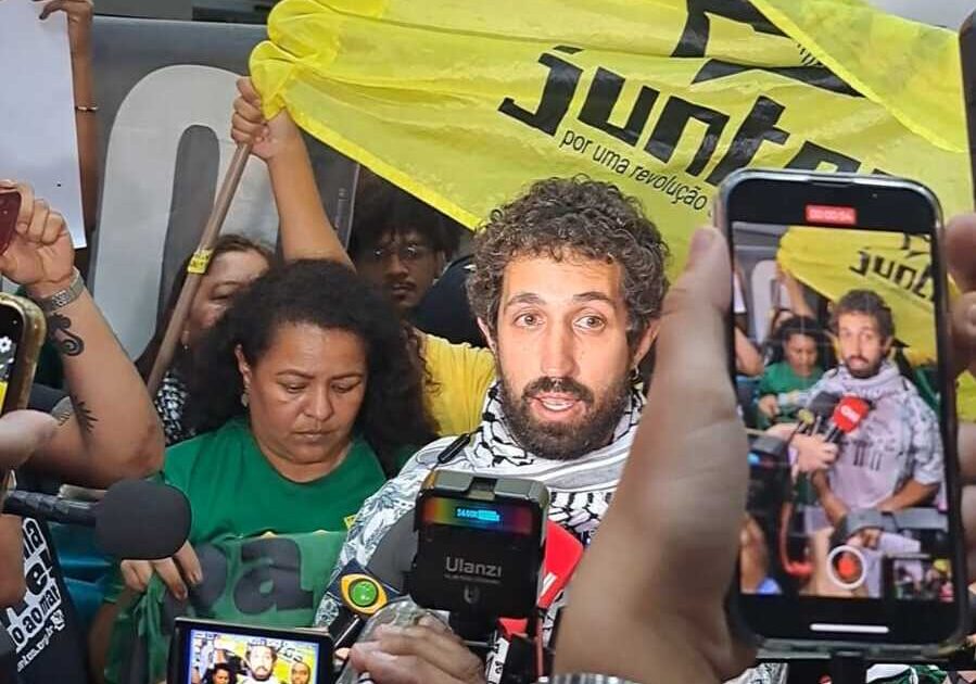 Ativista Nico Calabrese, da Flotilha Global Sumud, retorna ao Brasil após ser sequestrado por Israel