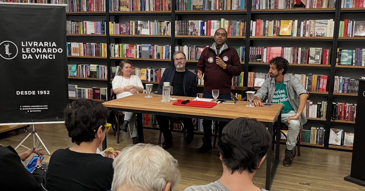 Professor Josemar participa de lançamento de livro sobre a ascensão da extrema direita no Brasil