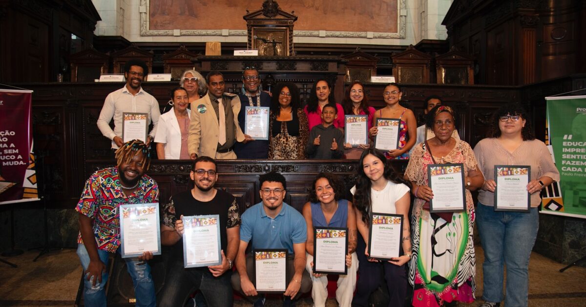 Palácio Tiradentes tem noite de homenagens a profissionais da educação no Rio de Janeiro