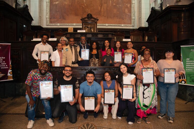 Palácio Tiradentes tem noite de homenagens a profissionais da educação no Rio de Janeiro