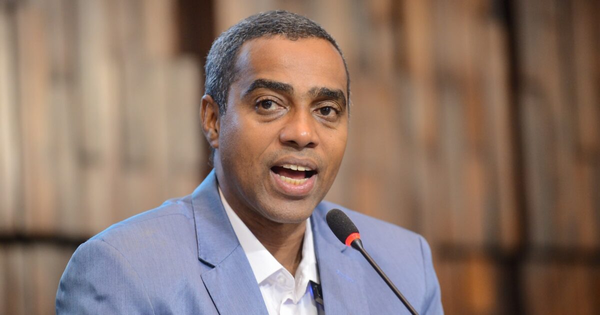 Deputado Prof. Josemar quer declarar Daniel Vorcaro persona non grata no Estado do Rio