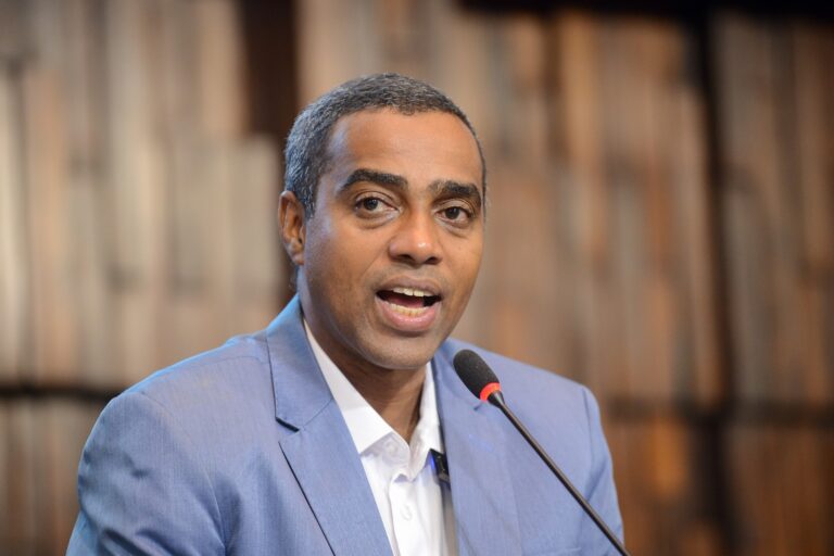 Deputado Prof. Josemar quer declarar Daniel Vorcaro persona non grata no Estado do Rio